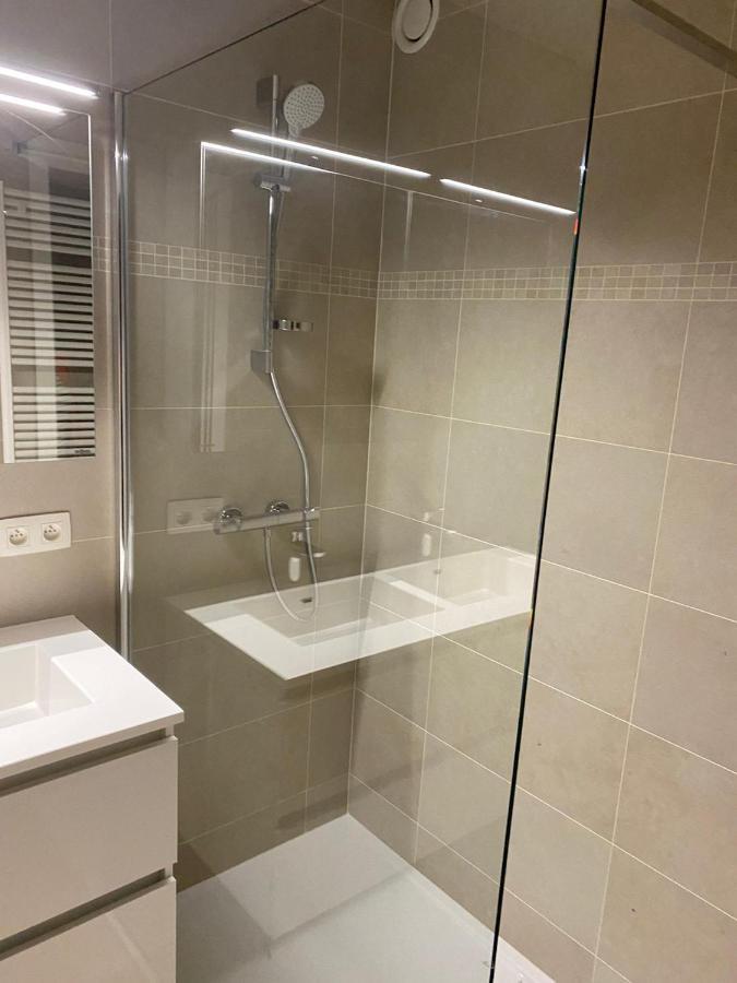 Lichtrijk 2-Slaapkamerappartement Met Zeezicht En Gratis Parking 奥斯滕德 外观 照片