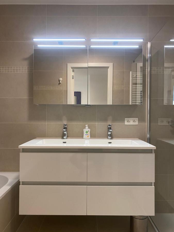 Lichtrijk 2-Slaapkamerappartement Met Zeezicht En Gratis Parking 奥斯滕德 外观 照片