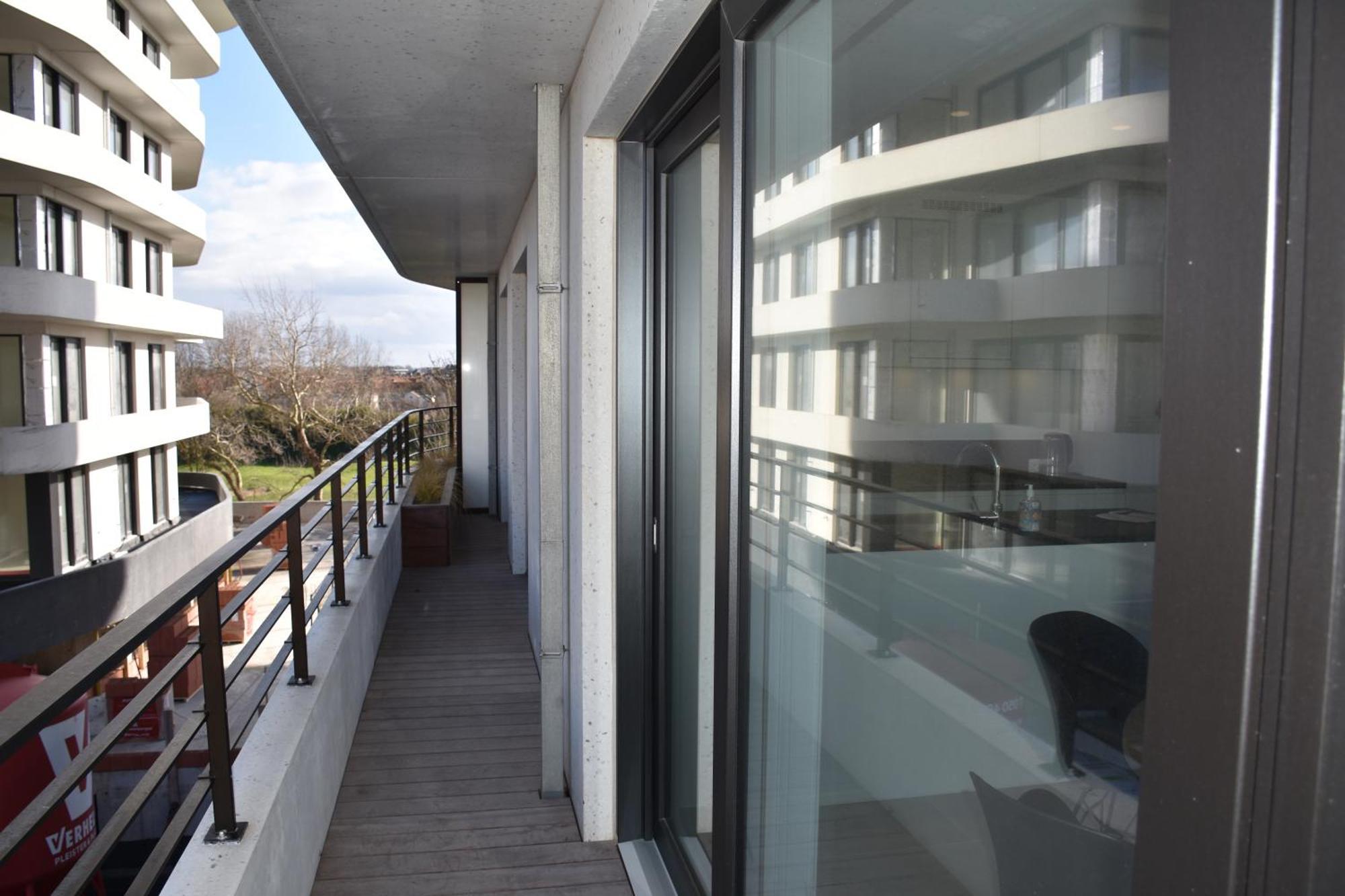 Lichtrijk 2-Slaapkamerappartement Met Zeezicht En Gratis Parking 奥斯滕德 外观 照片